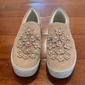Women's Floral Embellished Slip-On Shoes - Tan